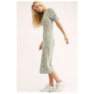 Floral Puff Sleeve Dress — Free People — Green Rosie Knit Midi 👗 Spring 💐